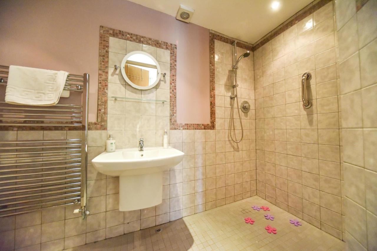 Coach House Mews Villa Matlock  Buitenkant foto